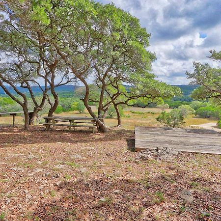 Log Cabin At Old Glory Ranch Wimberley Buitenkant foto
