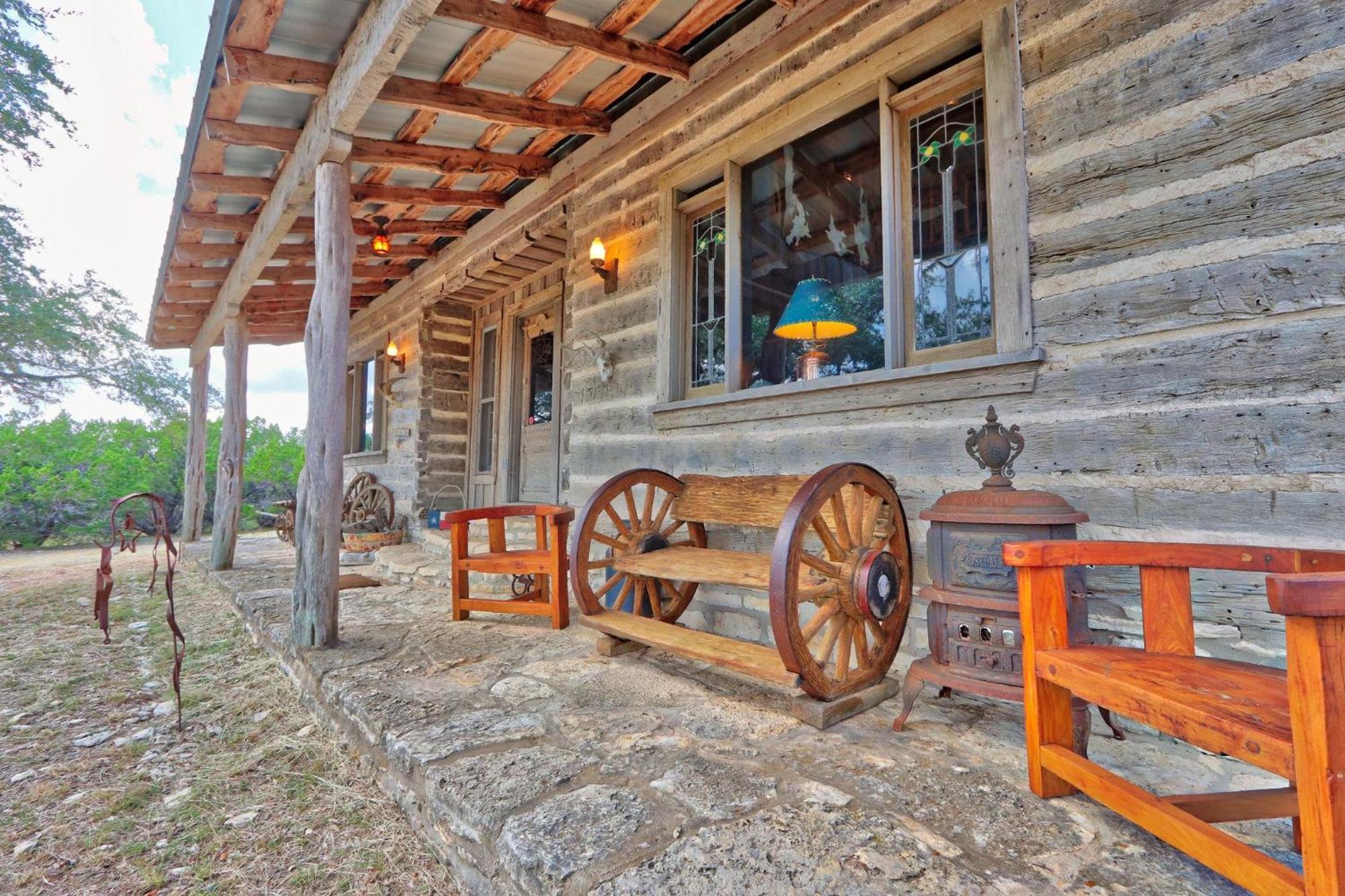 Log Cabin At Old Glory Ranch Wimberley Buitenkant foto