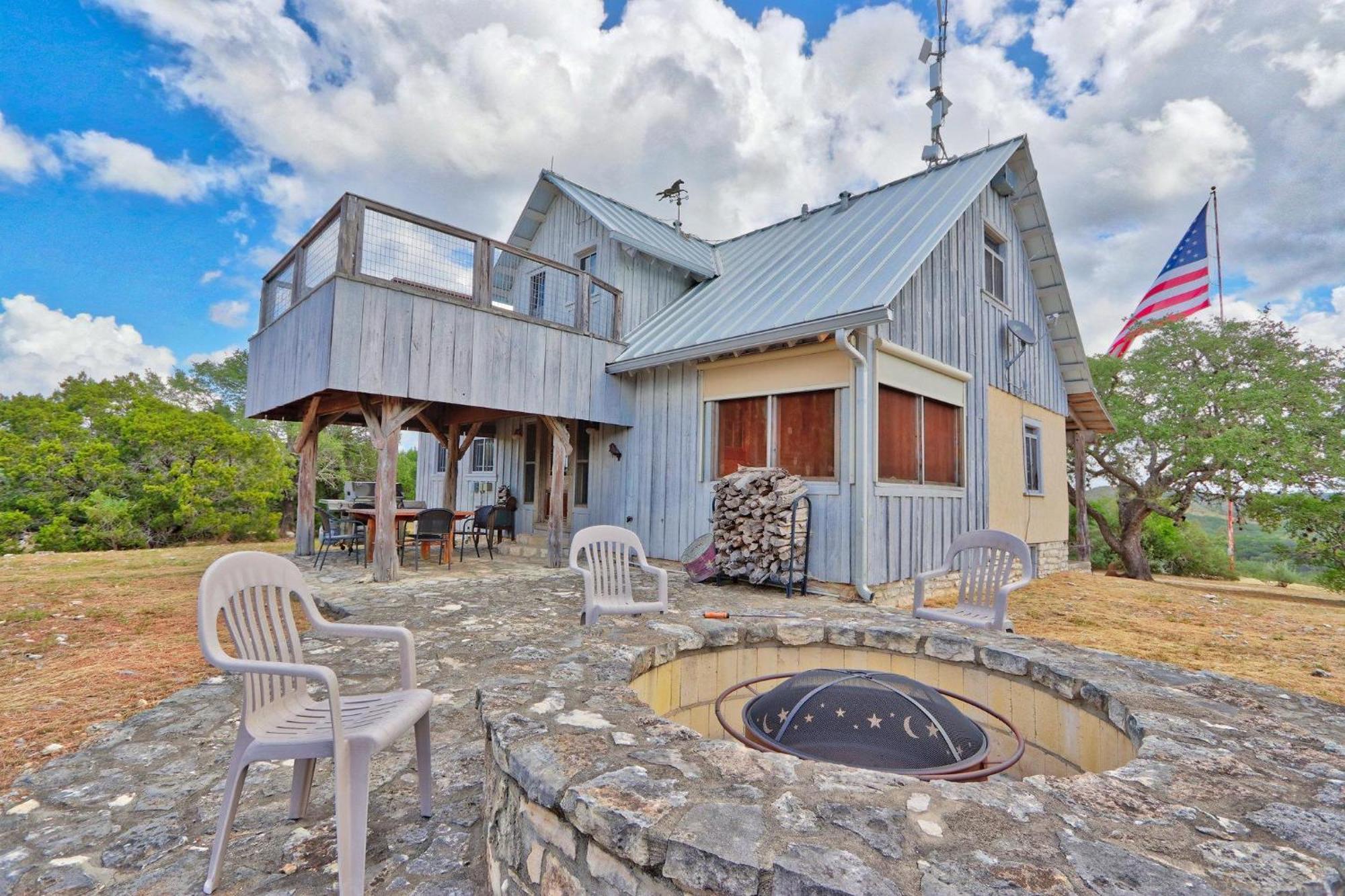 Log Cabin At Old Glory Ranch Wimberley Buitenkant foto