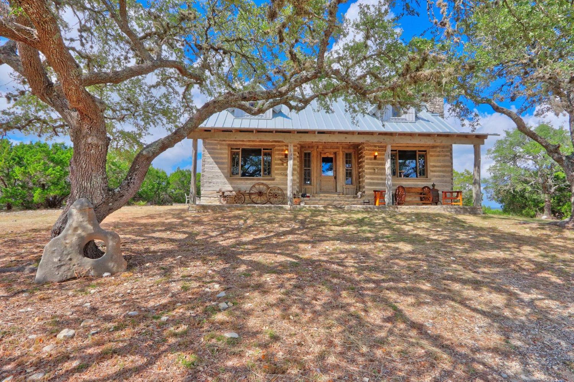 Log Cabin At Old Glory Ranch Wimberley Buitenkant foto
