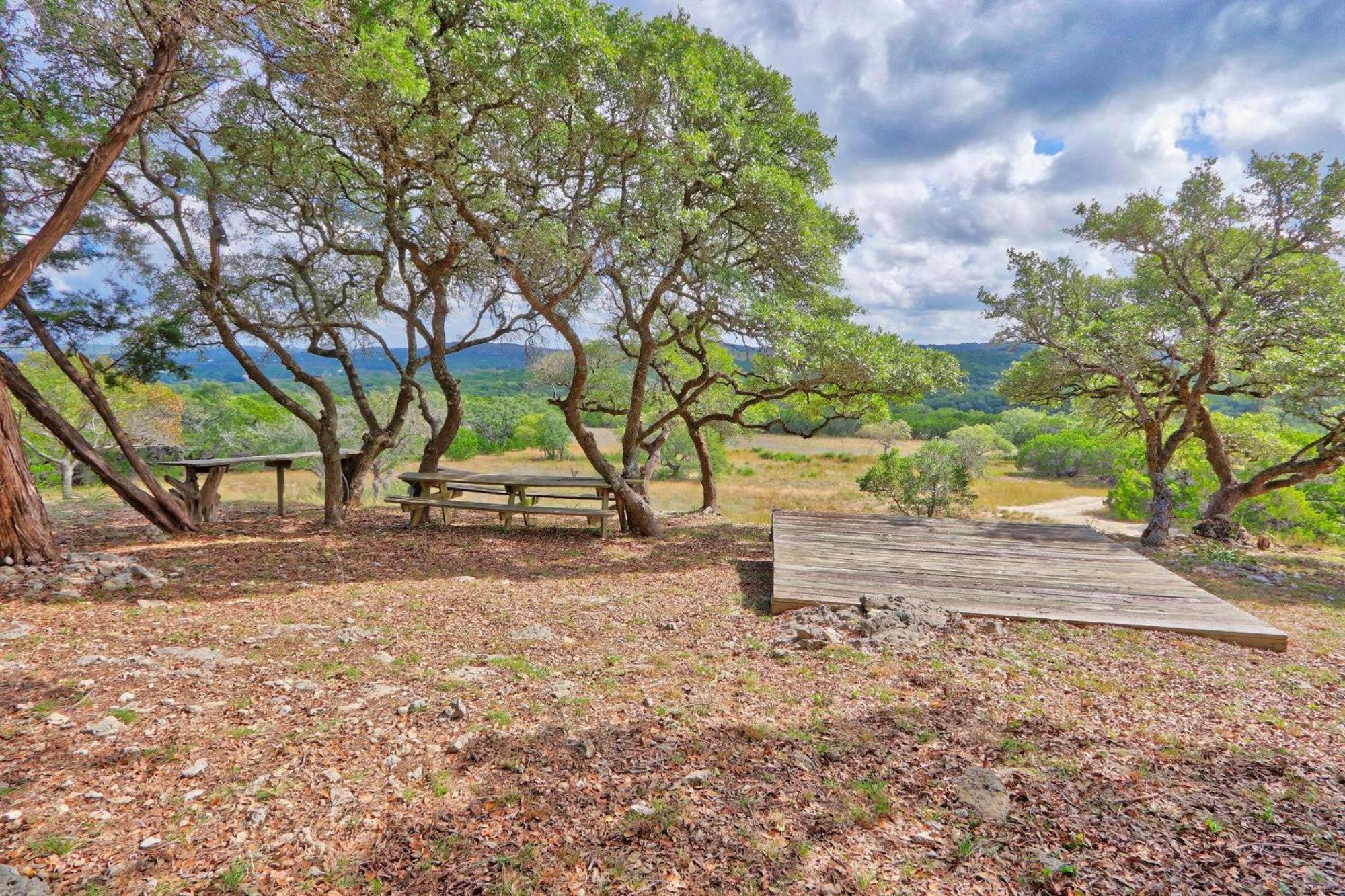 Log Cabin At Old Glory Ranch Wimberley Buitenkant foto